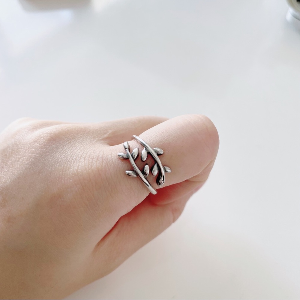 Frica Leaf Ring